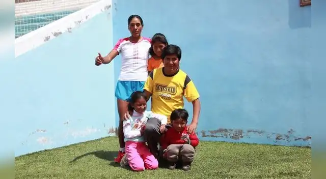 Wilma Arizapana con su familia