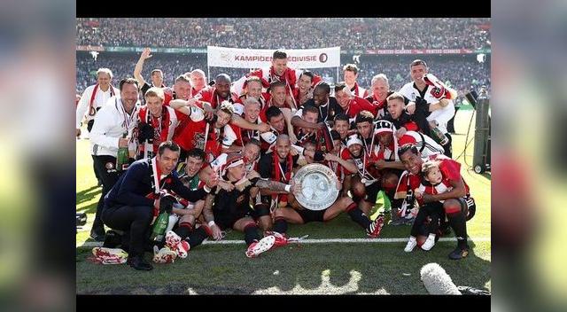 Tapia se coronó campeón con el Feyenoord