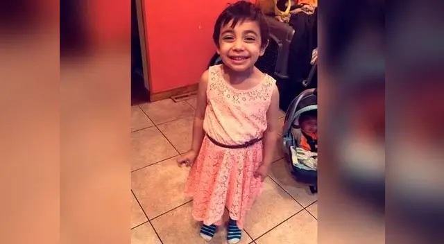 Niño solo quería un vestido para la cena familiar