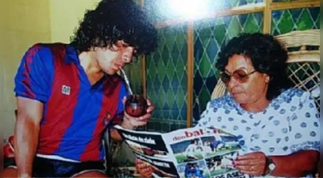 Maradona le dedicó el tema 'Querida' amiga a su mamá Maradona le dedicó el tema 'Querida' amiga a su mamá