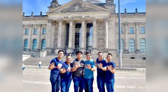 Previo a su concierto hicieron turismo en la capital de Alemania Previo a su concierto hicieron turismo en la capital de Alemania