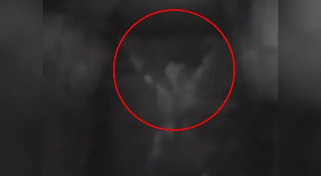 Hombre ingresa a las catacumbas de París Hombre ingresa a las catacumbas de París