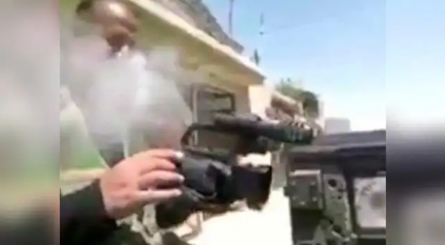 Francotirador de ISIS no contó con que la cámara se iba a convertir en un escudo