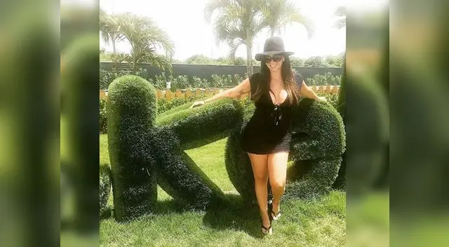 Melissa Klug roba suspiros luciendo diminuta prenda frente al mar Melissa Klug roba suspiros luciendo diminuta prenda frente al mar