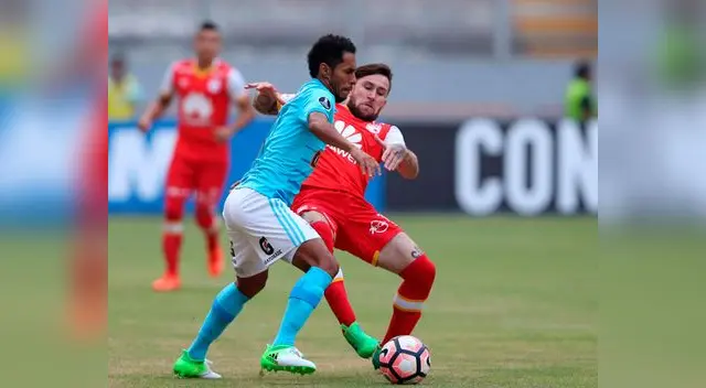 Carlos Lobatón volante del Sporting Cristal solo tuvo algunos destellos de buen fútbol. FOTO: EFE Carlos Lobatón volante del Sporting Cristal solo tuvo algunos destellos de buen fútbol. FOTO: EFE