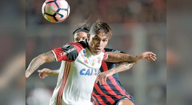 Paolo Guerrero estuvo bien marcado por la defensa de San Lorenzo