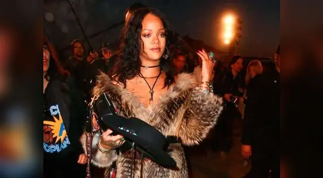 Rihanna fue criticada por Peta y sus fans al usar un abrigo de piel Rihanna fue criticada por Peta y sus fans al usar un abrigo de piel