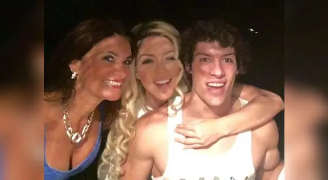 Patricio está feliz por su mamá u Sheyla. Patricio está feliz por su mamá u Sheyla.