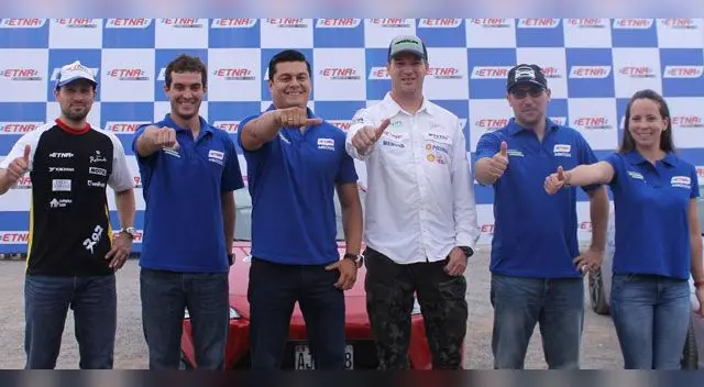 Fuchs es parte de ETNA RACING TEAM 2017. También destacan José Luis Tommasini, Lucho Mendoza Jr., Lucho Alayza y Verónica Peyón Fuchs es parte de ETNA RACING TEAM 2017. También destacan José Luis Tommasini, Lucho Mendoza Jr., Lucho Alayza y Verónica Peyón