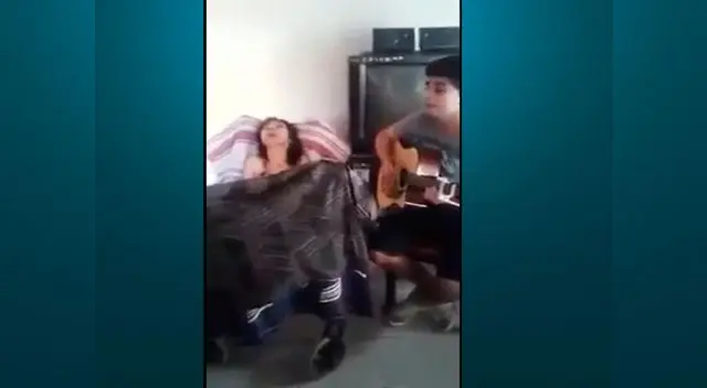 Niña le canta a su madre y enternece las redes sociales Niña le canta a su madre y enternece las redes sociales