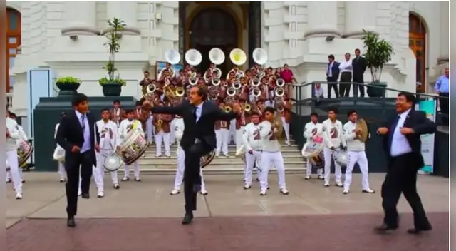 Congresista Lescano no pudo resistirse a la música termino bailando no solo 1 día sino dos Congresista Lescano no pudo resistirse a la música termino bailando no solo 1 día sino dos