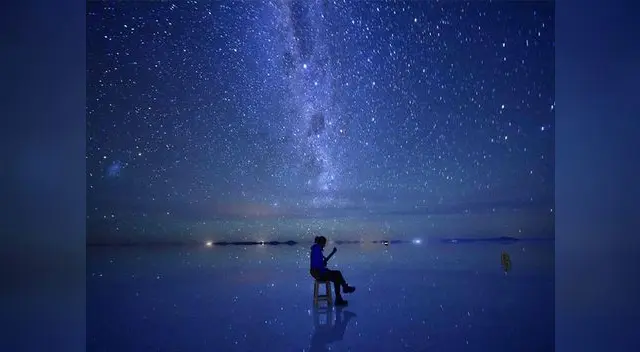 Espectacular toma de Akira en salar de Uyuni en Bolivia