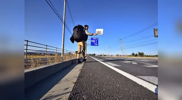 Pidiendo aventones en la carretera