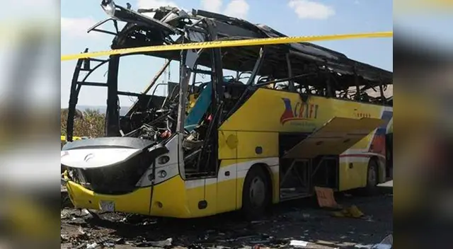 El vehículo quedó completamente destrozado