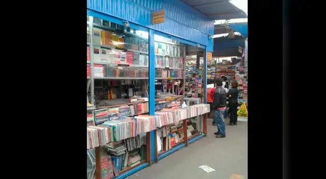 Mafia de libros vende textos escolares gratuitos del Ministerio de Educación en campo ferial Amazonas Mafia de libros vende textos escolares gratuitos del Ministerio de Educación en campo ferial Amazonas