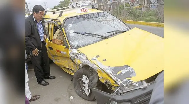 Así quedó el vehículo del taxista Así quedó el vehículo del taxista