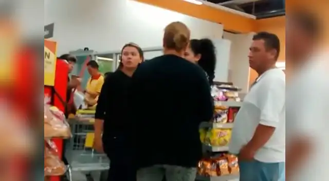 Broma de gemidos en un supermercado sorprende al público