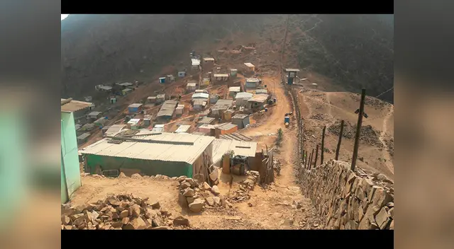 Denuncian que Municipalidad de La Molina levantó un cerco frente a vecinos de Villa María del Triunfo Denuncian que Municipalidad de La Molina levantó un cerco frente a vecinos de Villa María del Triunfo