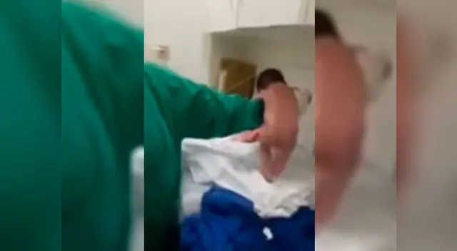 Un bebé recién nacido sorprende al querer caminar Un bebé recién nacido sorprende al querer caminar