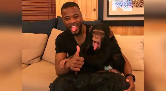 Patrice Evra sorprende con su carisma y buen humor
