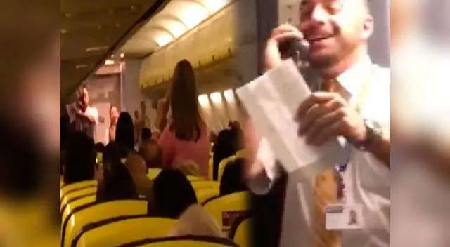 Ni su jefe quiere perderse el espectáculo de verlo cantar