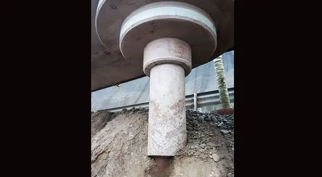 Denuncian deterioro de pilotes que sostienen malecón en la Costa Verde