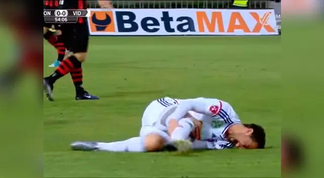 Momento de la exagerada reacción del futbolista en Hungría Momento de la exagerada reacción del futbolista en Hungría