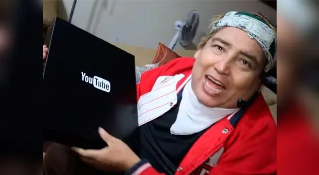 Tongo recibe la placa de los 100 mil suscriptores de YouTube