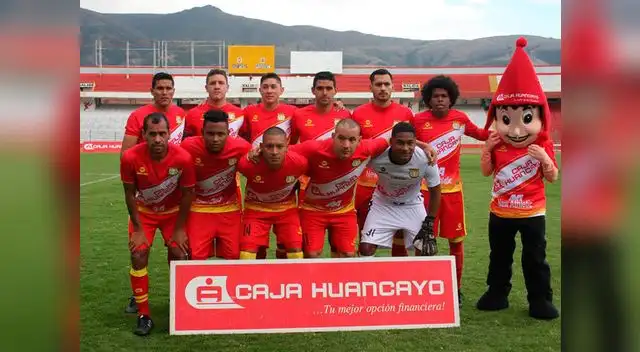 El equipo del Huancayo posa antes del inicio del partido con Rosario. FOTO: Manuel Tovar El equipo del Huancayo posa antes del inicio del partido con Rosario. FOTO: Manuel Tovar