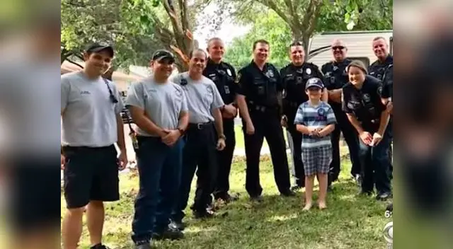 Una madre llamó a la policía para que celebren el cumpleaños de su hijo