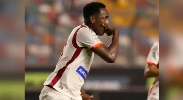 Luis Tejada anota el primer gol de Universitario de Deportes