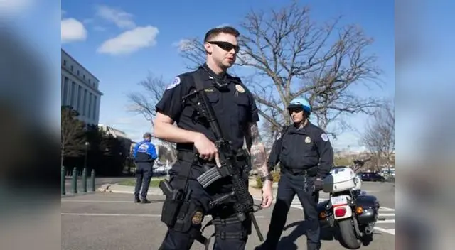 Policías en el lugar