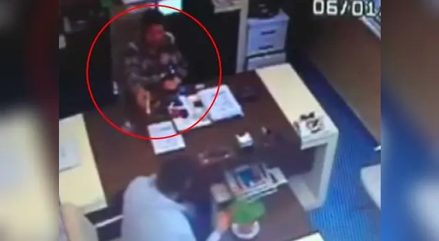 Hombre le quiso jugar una broma a su amigo y por accidente lo mata Hombre le quiso jugar una broma a su amigo y por accidente lo mata