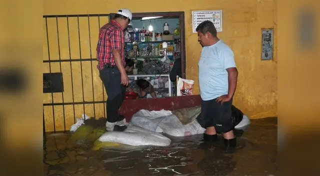 Residentes colocaron sacos con arena por emergencia