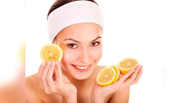 Aplicar jugo de limón sobre el acné irrita la piel.