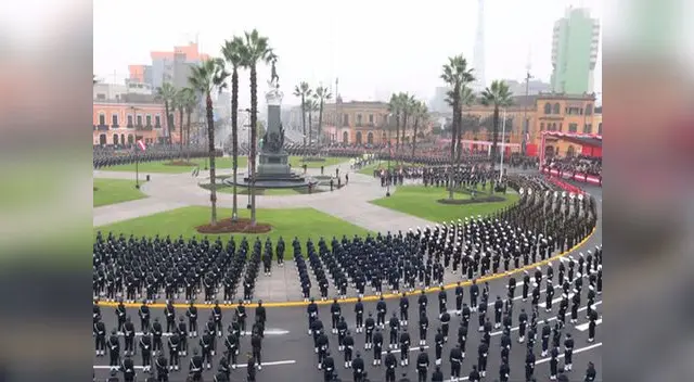 Tropas en Plaza Bolognesi