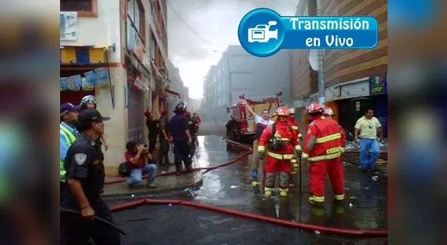Incendio consume una galería cerca a Mesa Redonda Incendio consume una galería cerca a Mesa Redonda
