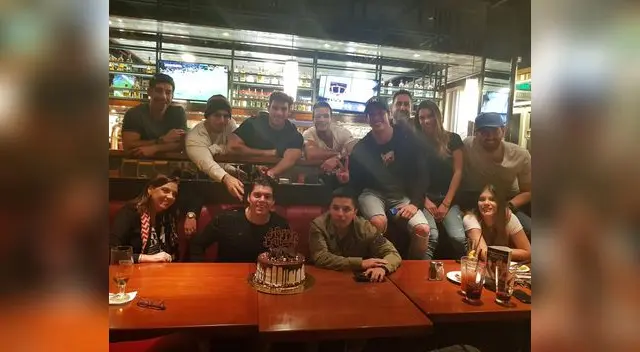 Ignacio con sus amigos en pleno festejo Ignacio con sus amigos en pleno festejo