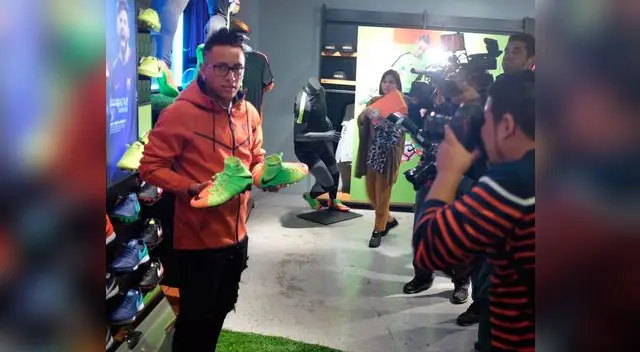  Cueva que es símbolo campaña global de Nike, de las nuevas Nike Hypervenom III no sabe nada de la oferta de Galatasaray
