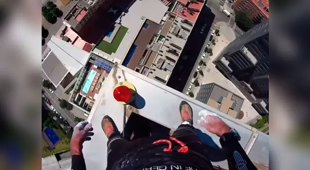 Momento cumbre en que el escalador llega a la cima del hotel Momento cumbre en que el escalador llega a la cima del hotel