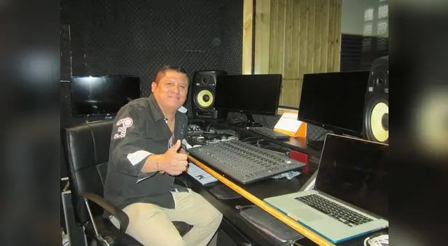 Este es el moderno estudio de grabaciones de "Clavito y su chela"