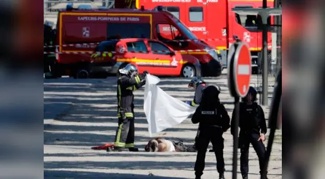 hombre armado embiste con explosivos a un furgón policial en Paris