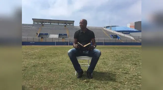 'Cuto' Guadalupe participó de recital de poemas de BBVA 