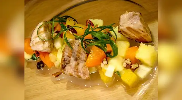 La cantidad recomendada para bebés hasta los 12 meses es de 2 cucharadas como mínimo de pescado aplastado como papilla o picado