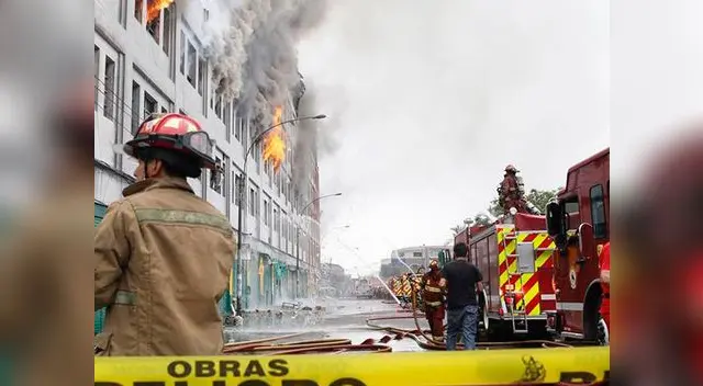 Suspenden clases en 8 colegios cercanos a galería Nicollini en las Malvinas