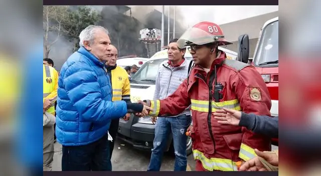 Alcalde realiza pedido para que no despidan a bomberos de trabajos que se encuentran en las Malvinas