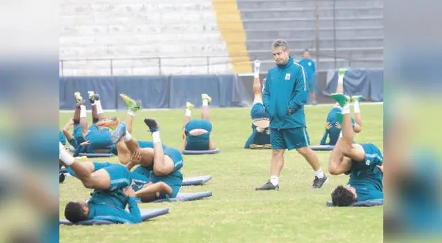 El DT blanquiazul alista su equipo para el choque con Sport Rosario El DT blanquiazul alista su equipo para el choque con Sport Rosario