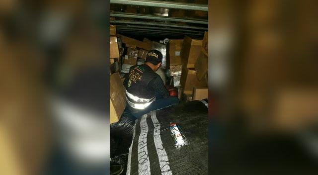 Mercadería se encontraba camuflada en fardos de ropa