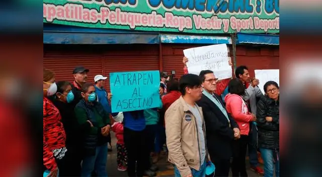 Deudos amenazan con entrar a la fuerza a galería para recuperar cuerpos Deudos amenazan con entrar a la fuerza a galería para recuperar cuerpos