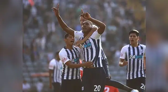 Aguiar cobra un penal a pajoy y convierte el tercero de Alianza Aguiar cobra un penal a pajoy y convierte el tercero de Alianza